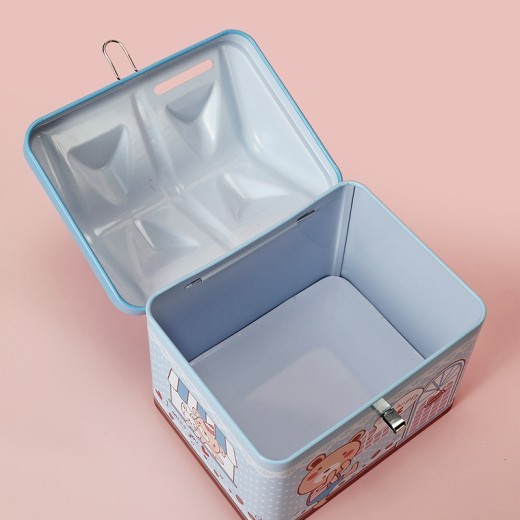 Alcancía de hojalata con forma de casa