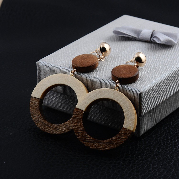 Pendientes de madera vintage