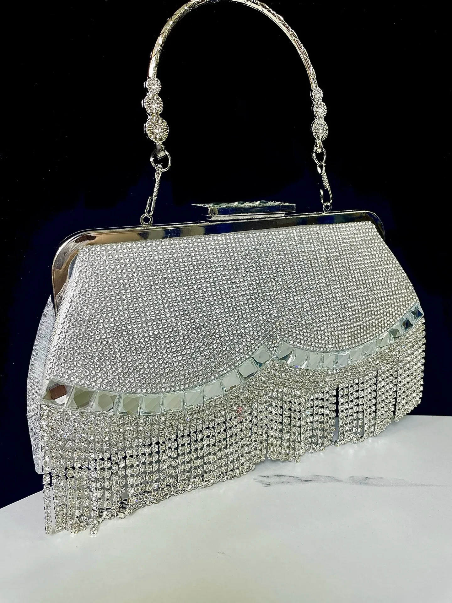 Nuevo bolso bandolera de mano con borlas para vestido de cena de princesa KTV