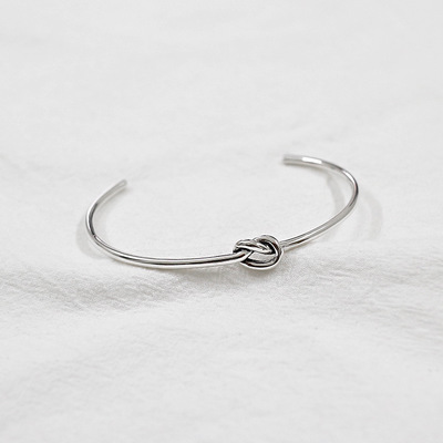 Pulsera de nudo simple de artesanía sencilla