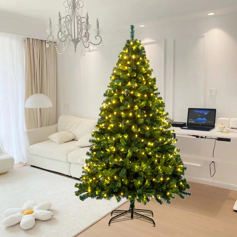 Disposición de la escena de decoraciones del árbol de Navidad para el hogar
