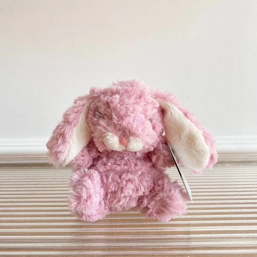 Conejito de peluche Jellycat, adorable y suave, ideal como regalo de cumpleaños.