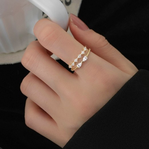 Anillo individual de diseño pequeño con lazo de gran sentido