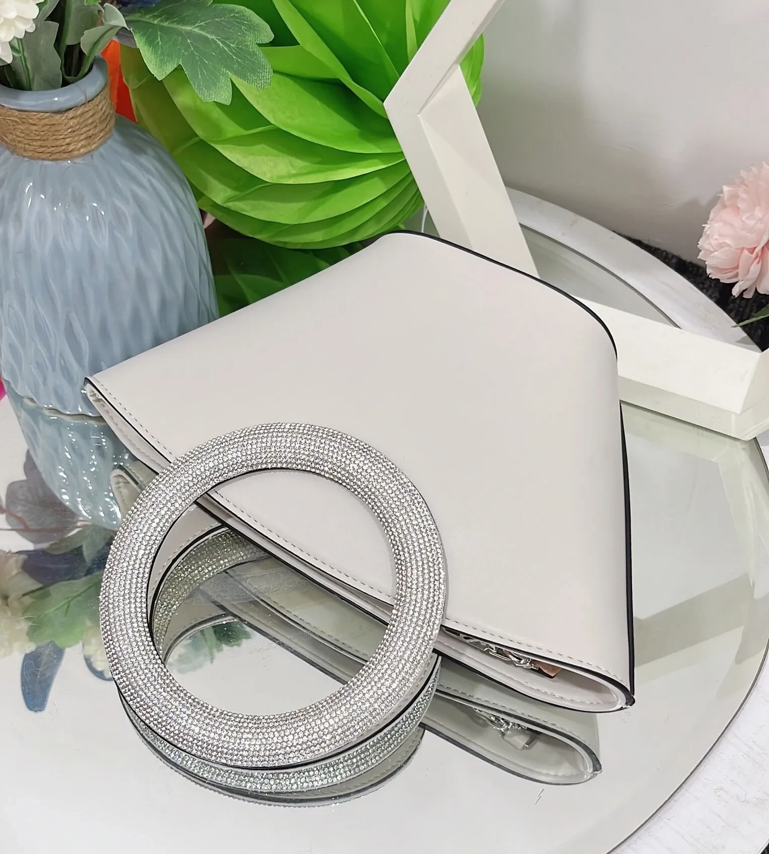 Cesta portátil con asa redonda de diamante