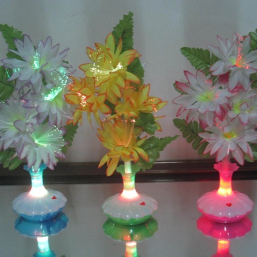 Jarrón de flores de fibra óptica con rosas puntiagudas