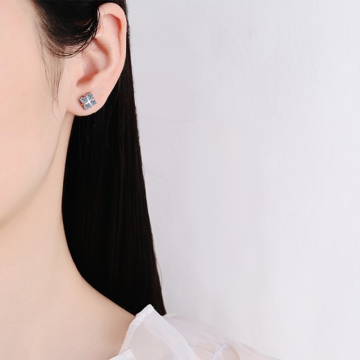Pendientes de plata S925 con moissanita y cruz clásica bañados en platino, elegantes y sencillos.
