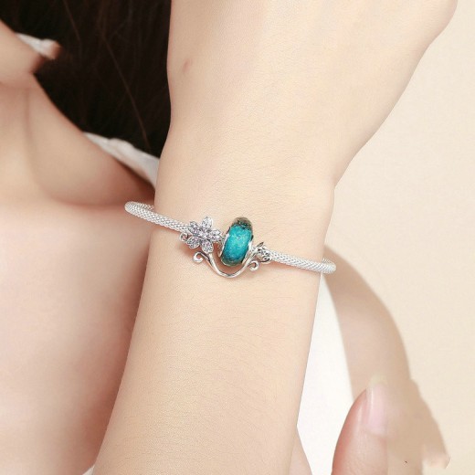 Pulseras de plata de ley con dijes de margaritas y cuentas de vidrio verde
