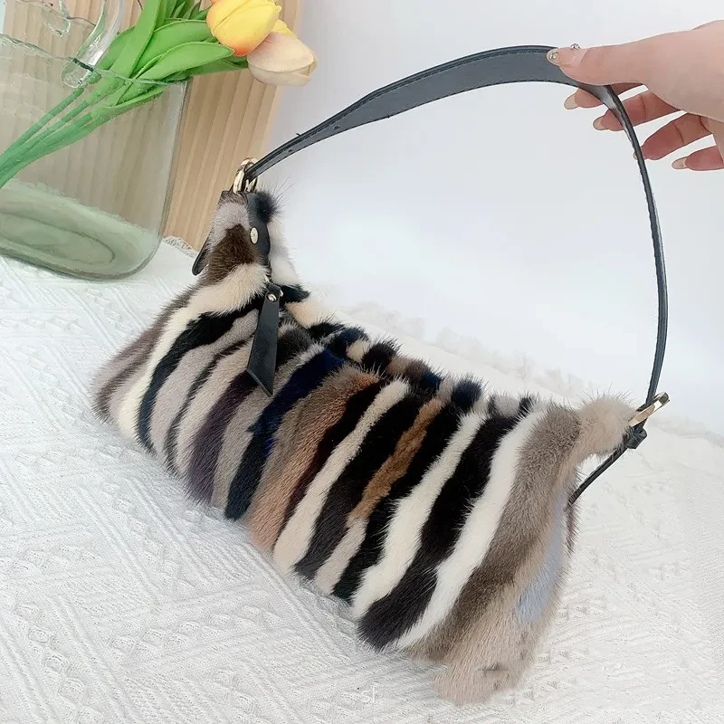 Bolso bandolera de mujer con costuras de moda