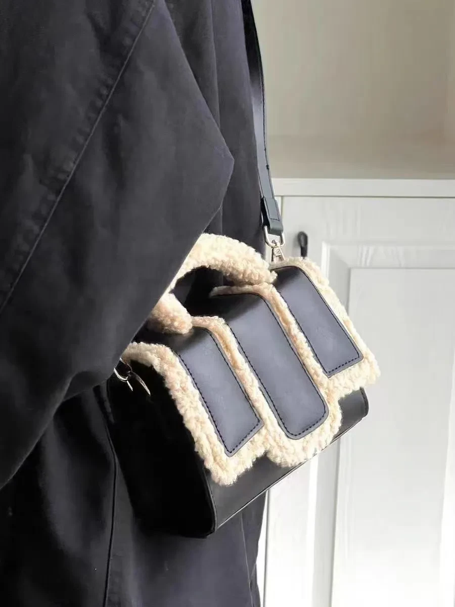 Bolso bandolera portátil y moderno de lana de cordero