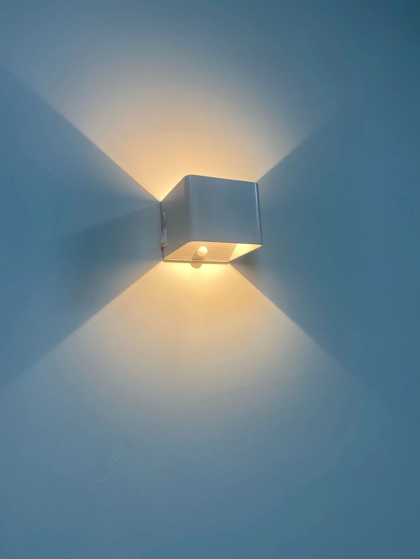 Lámpara decorativa inteligente de interior con detección de movimiento