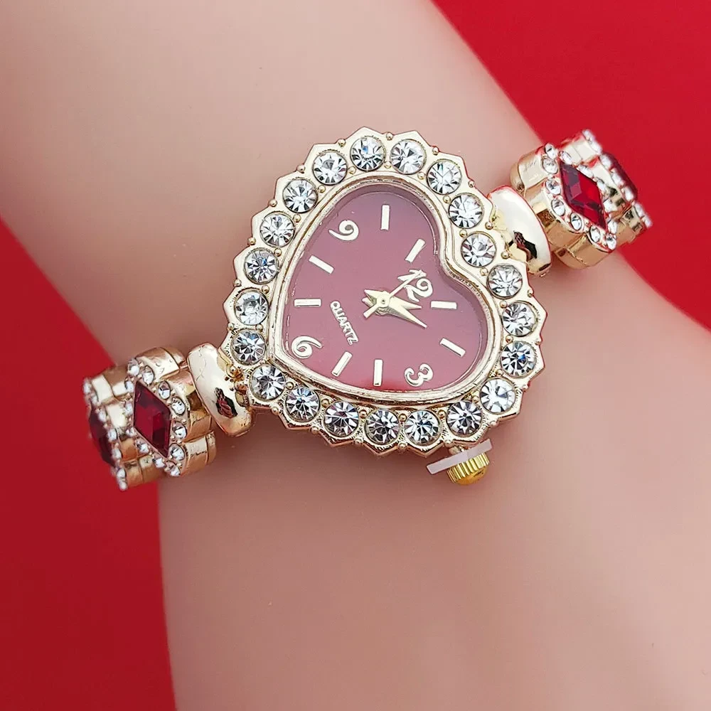 Reloj de pulsera con forma de corazón y diamantes incrustados de moda