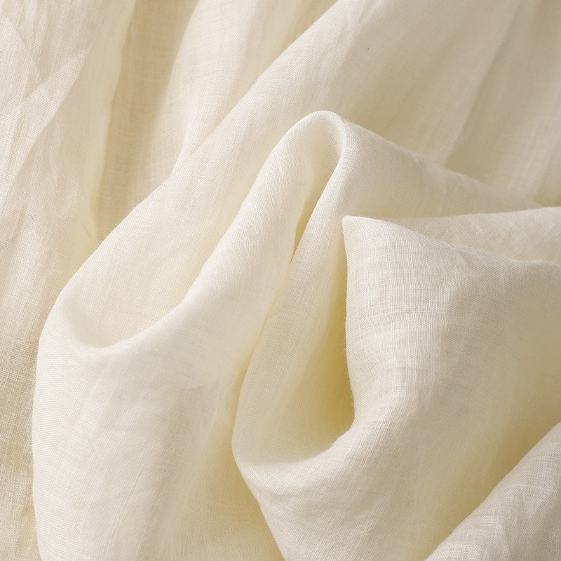 Vestido de algodón y lino bordado en color beige liso con cuello en V