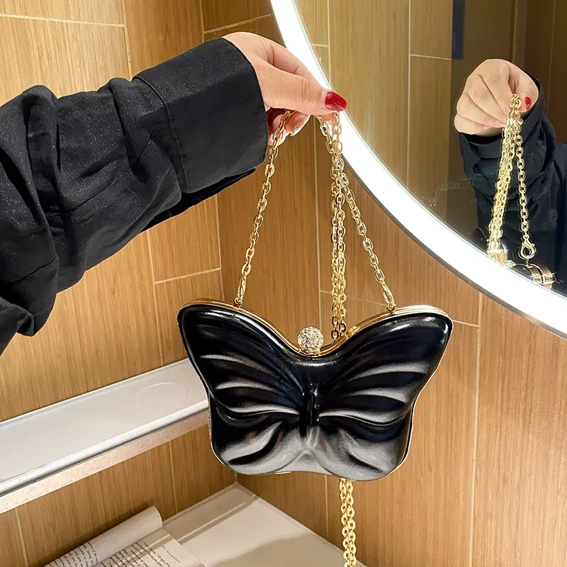 Bolso bandolera con cadena y mariposas para mujer