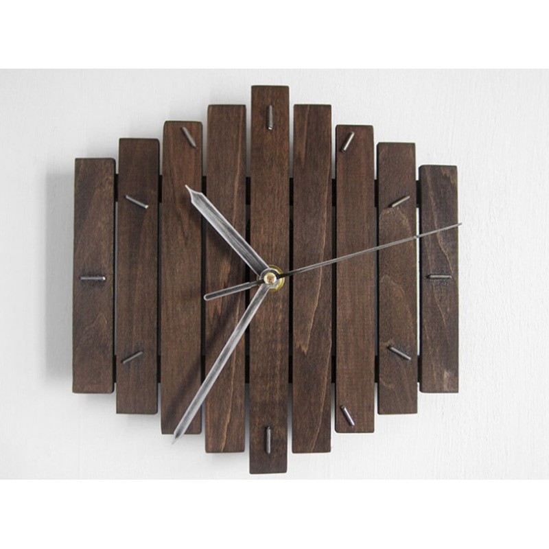 Reloj de pared de madera