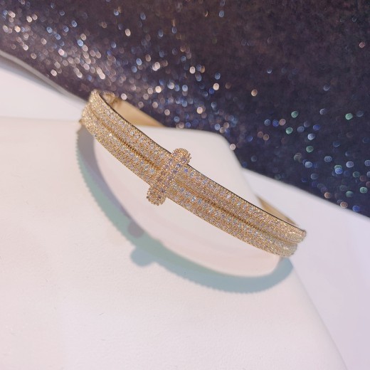 Pulsera exquisita con microincrustaciones y cierre de moda