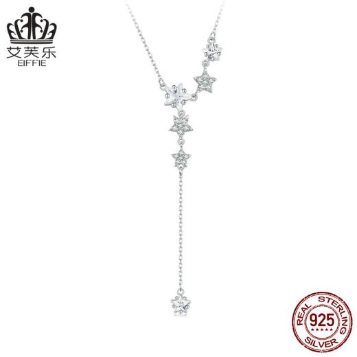 Collar con borla de pentagrama en plata de ley bañada en oro blanco