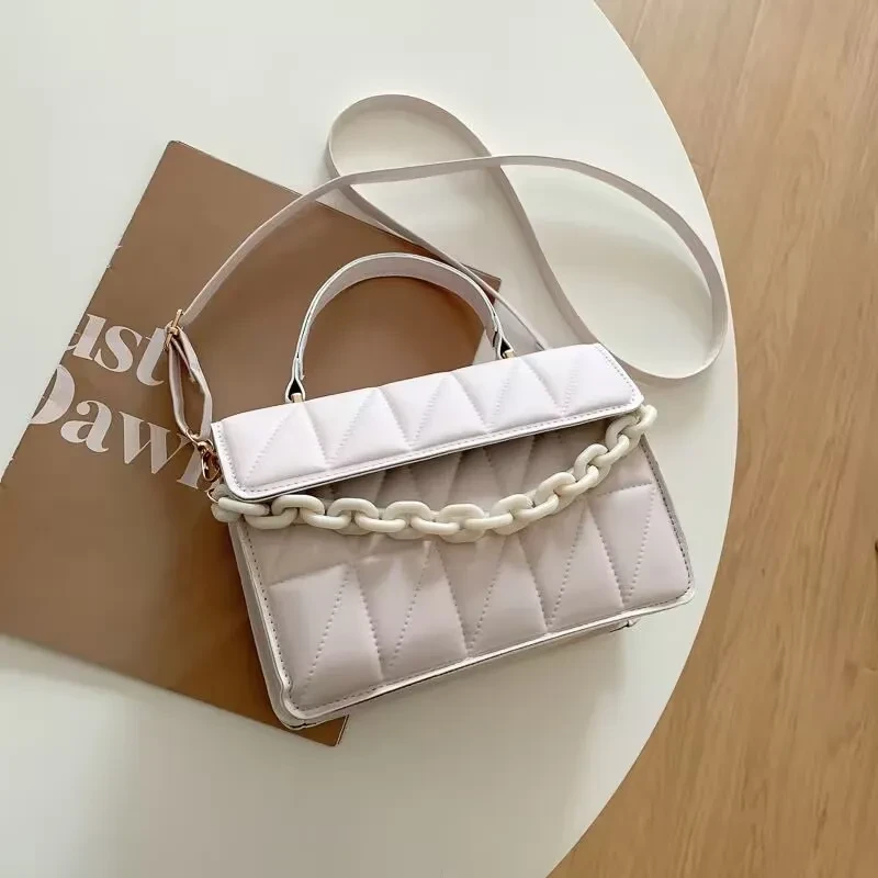 Bolso bandolera moderno, sencillo y texturizado