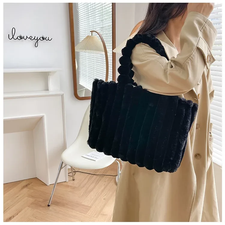 Bolso de felpa portátil de gran capacidad y un solo hombro para mujer