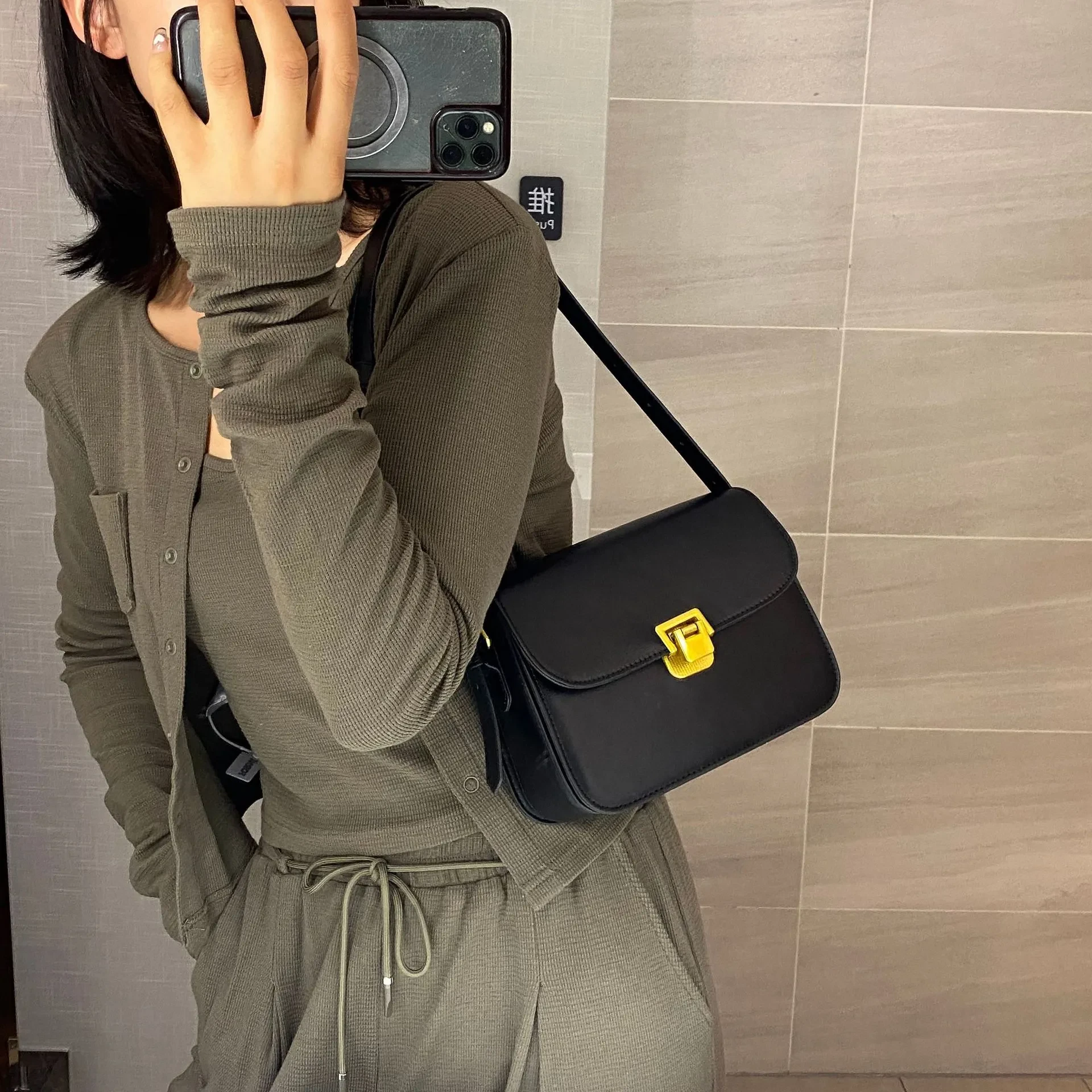 Bolso bandolera sencillo y elegante para mujer