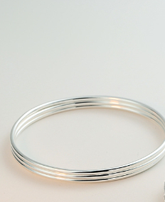 Pulsera de plata de ley brillante hecha a mano con apertura