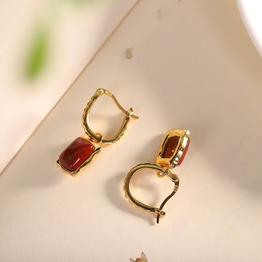 Pendientes sencillos de ágata roja del sur chapados en oro para mujer