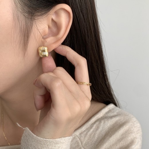 Pendientes de plata de ley con incrustaciones finas de cuadrados geométricos para mujer