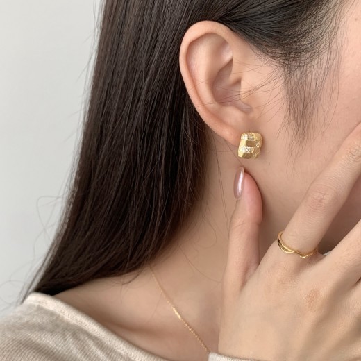 Pendientes de plata de ley con incrustaciones finas de cuadrados geométricos para mujer