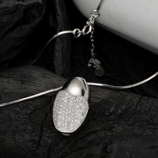 Collar sencillo de plata de ley con diamantes incrustados para mujer