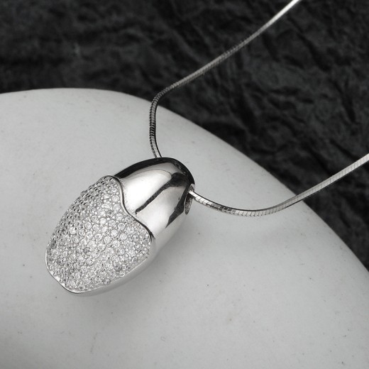 Collar sencillo de plata de ley con diamantes incrustados para mujer