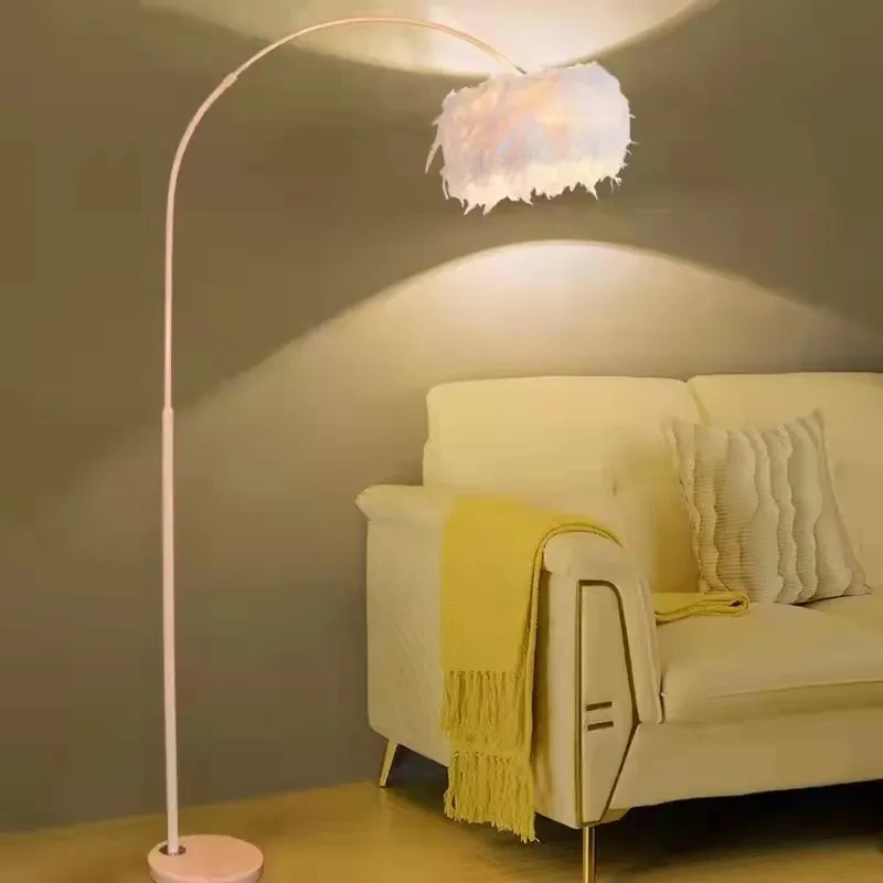 Lámpara de pie en dormitorio y estudio