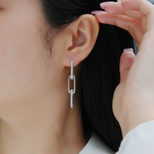 Pendientes geométricos de plata de moda con moissanita
