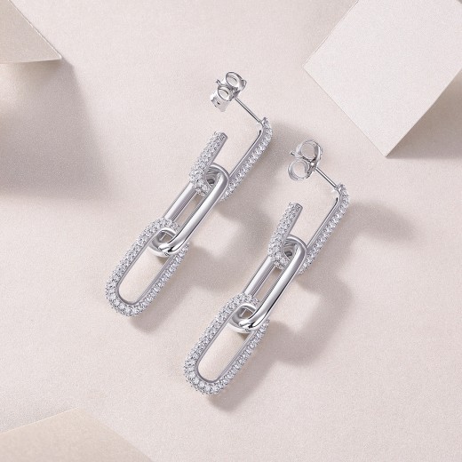 Pendientes geométricos de plata de moda con moissanita