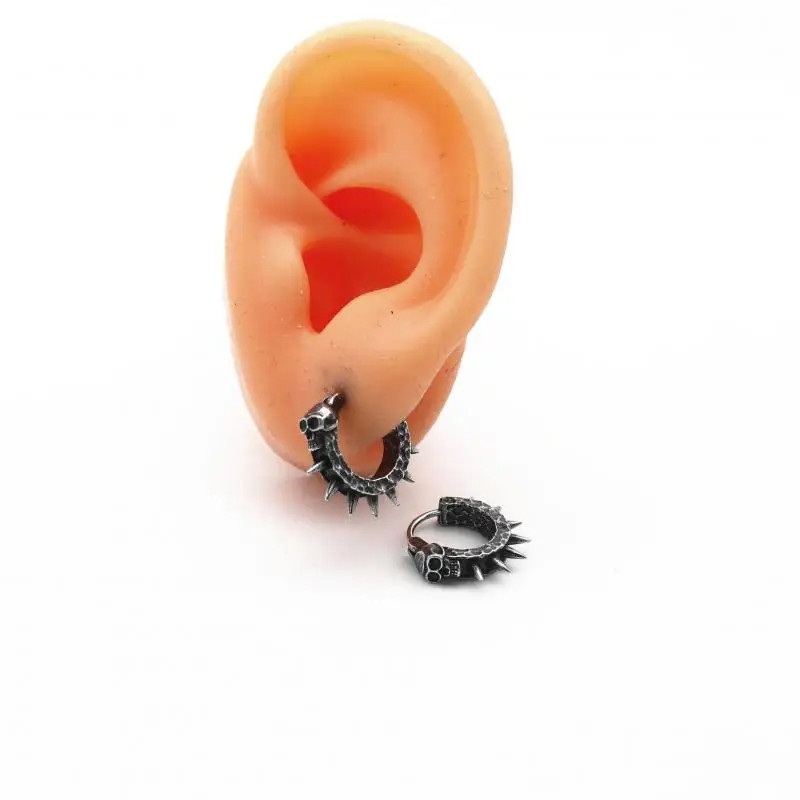 Pendientes góticos de calavera negra con punzón