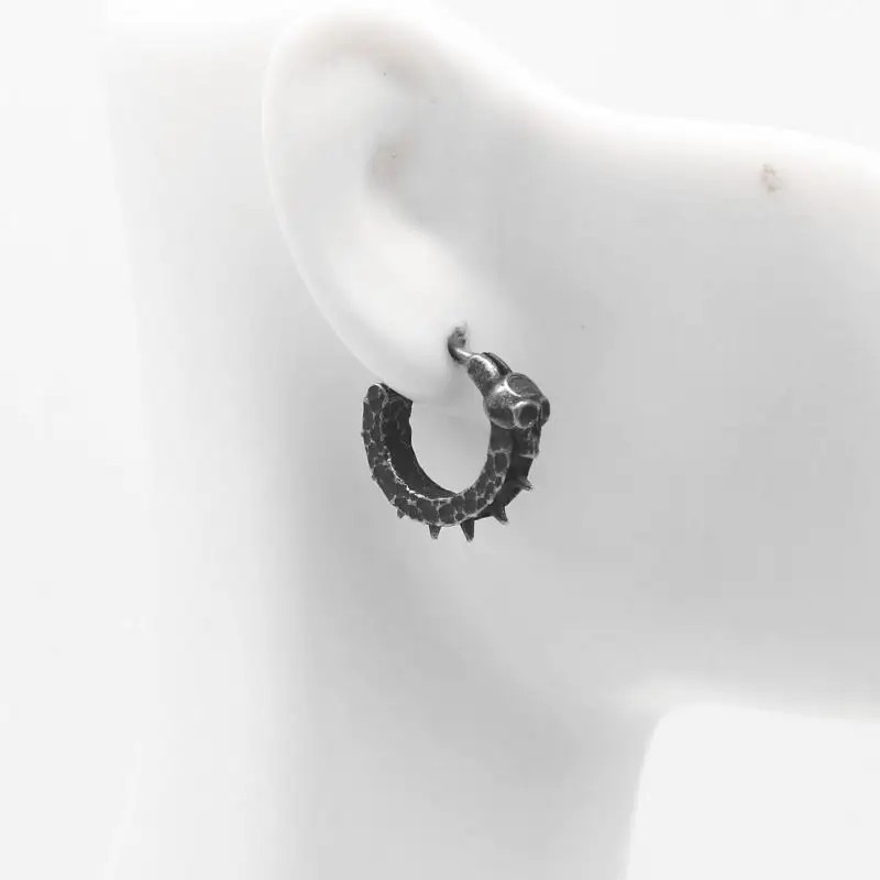 Pendientes góticos de calavera negra con punzón