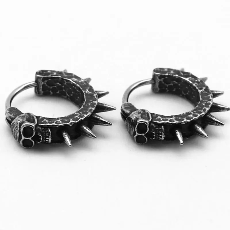 Pendientes góticos de calavera negra con punzón