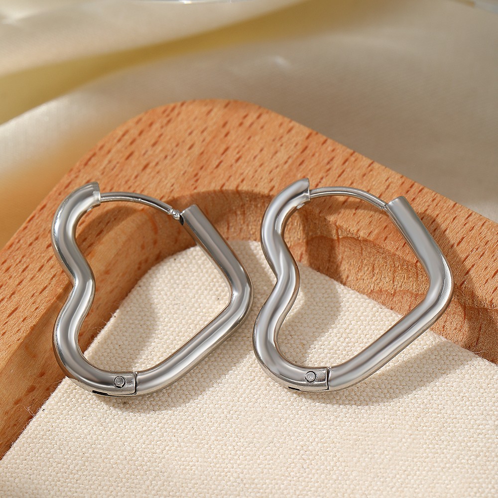Pendientes de acero inoxidable con forma de corazón hueco