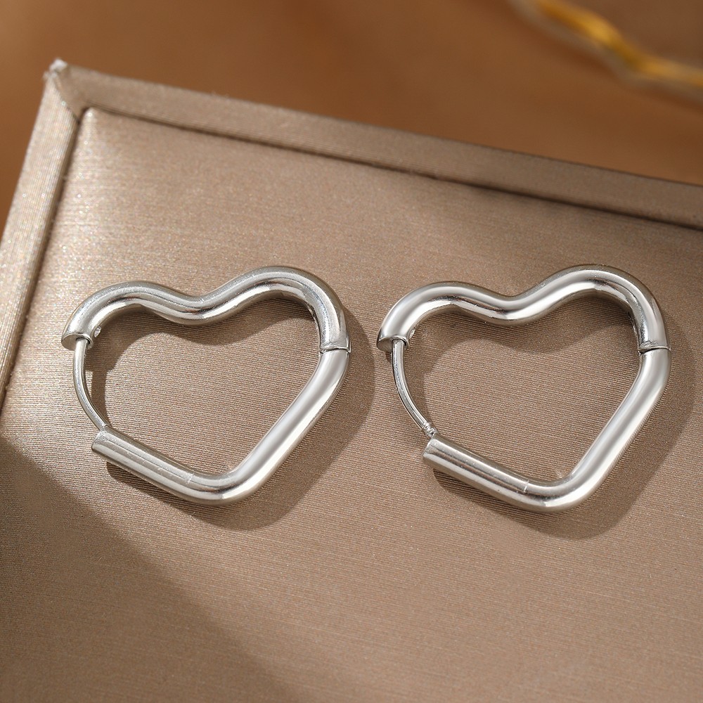 Pendientes de acero inoxidable con forma de corazón hueco
