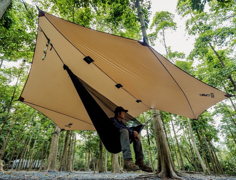 Toldo protector solar impermeable para camping, barbacoa y ocio.