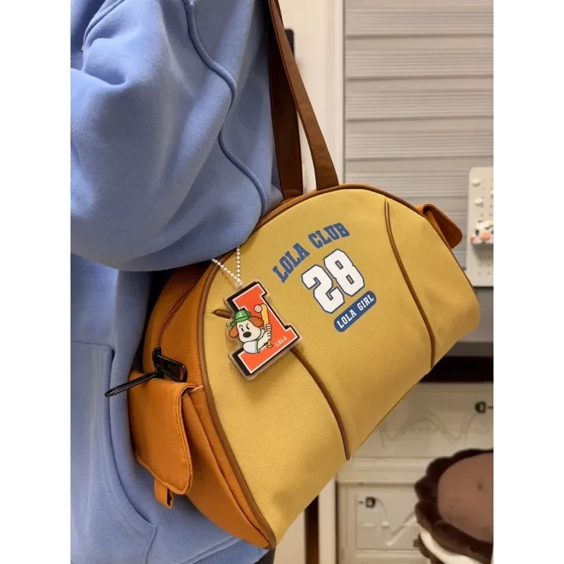 Bolso de hombro semicircular tridimensional retro americano