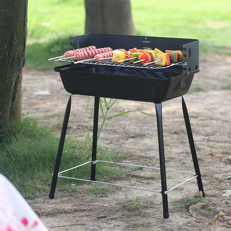 Horno de barbacoa portátil y sencillo para exteriores, ideal para camping y uso al aire libre.