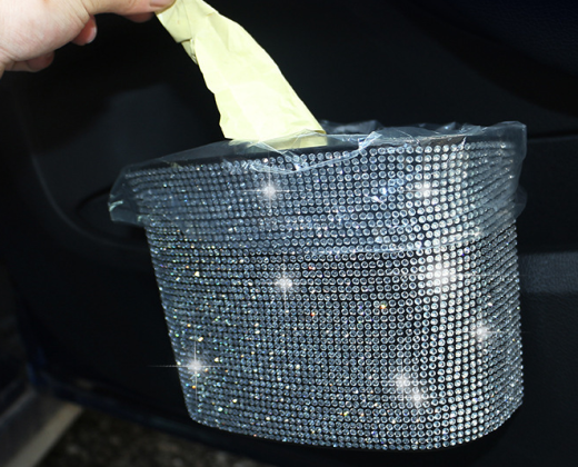 Personalidad creativa del contenedor de basura montado en el automóvil