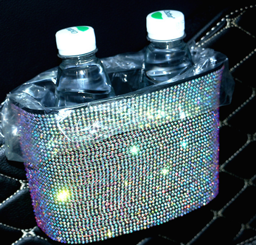 Personalidad creativa del contenedor de basura montado en el automóvil