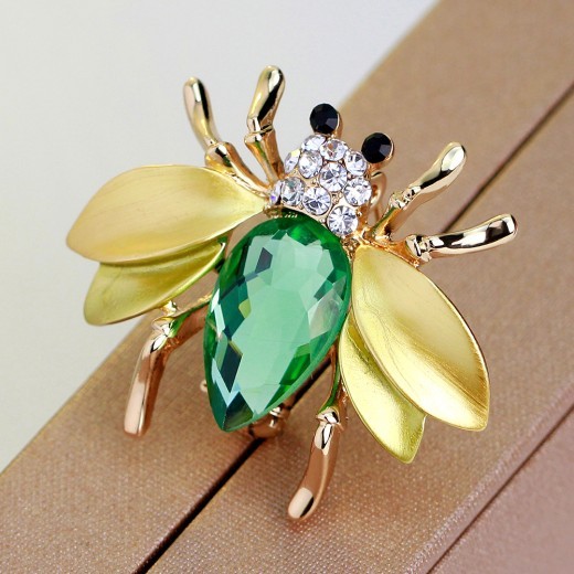 Pin de abeja pequeña