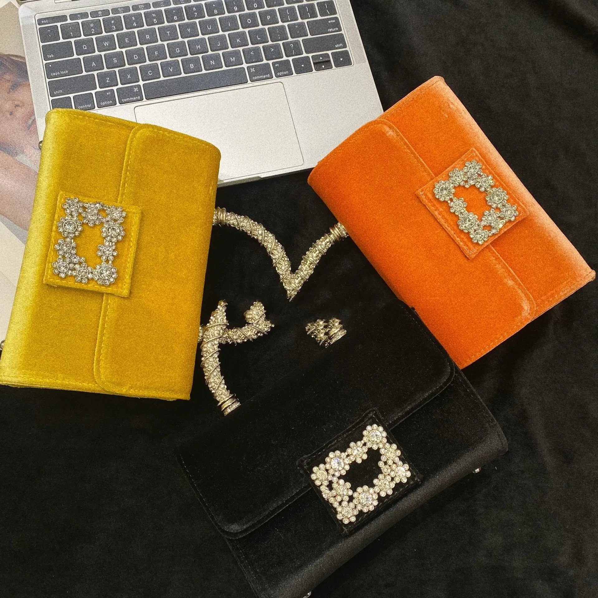 Bolso pequeño cuadrado con flores de diamantes de imitación brillantes estilo retro francés
