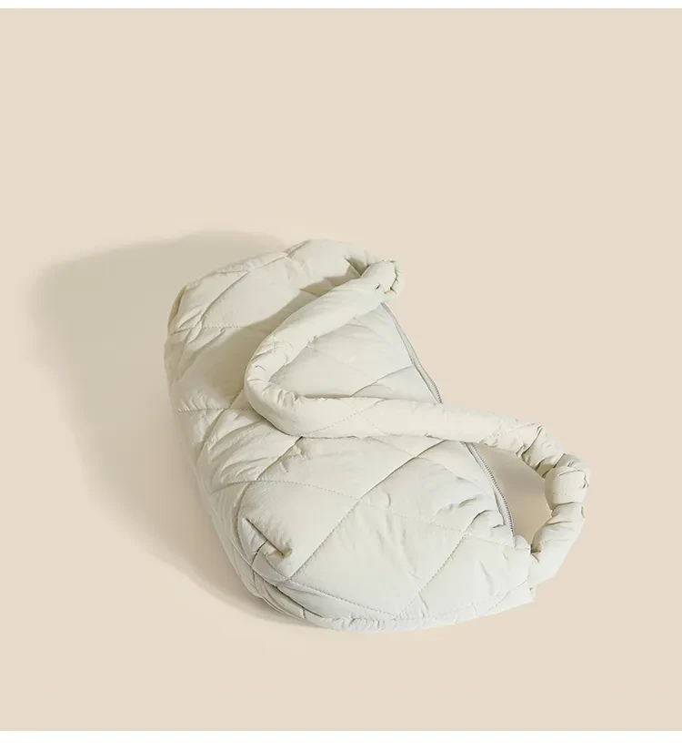 Bolso bandolera de algodón con diseño de rombos y diseño de bola de masa de plumón