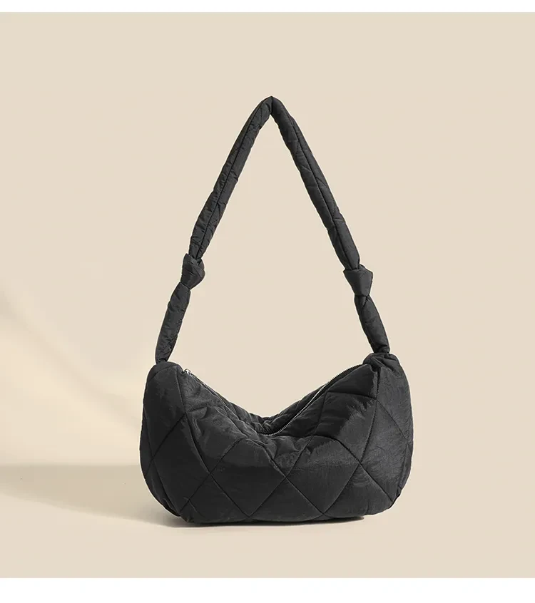 Bolso bandolera de algodón con diseño de rombos y diseño de bola de masa de plumón