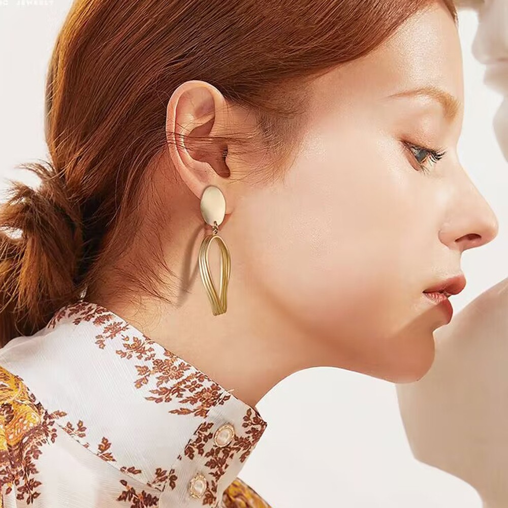 Nuevos pendientes de clip con múltiples óvalos y diseño geométrico retro metálico dorado