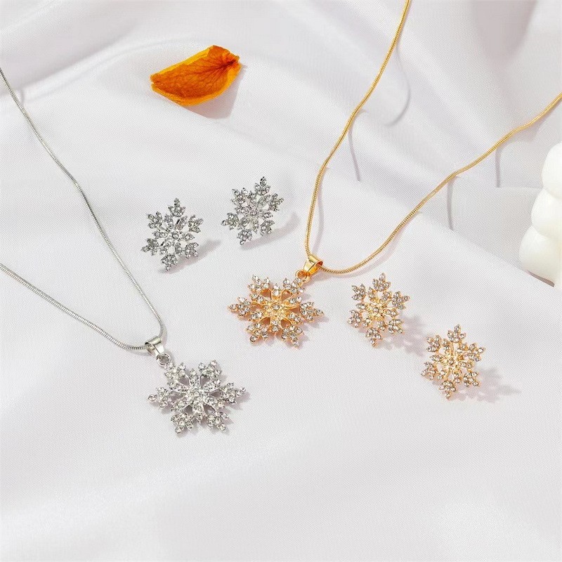 Collar de copo de nieve de circón