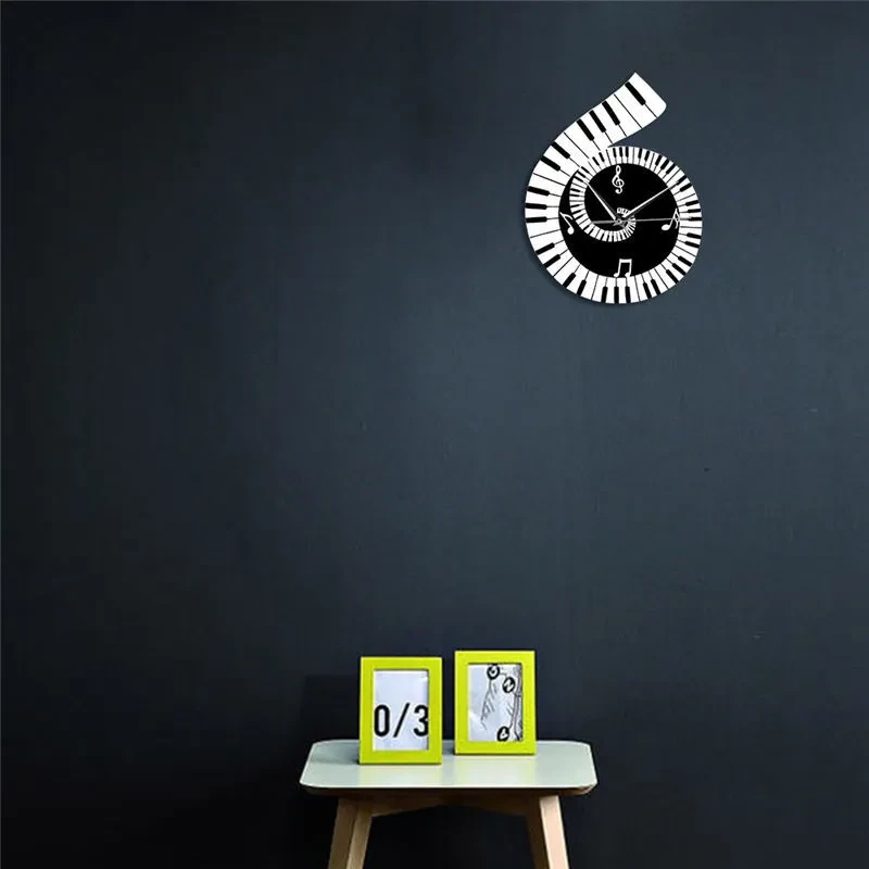 Reloj de pared decorativo con clave de sol y teclado de piano