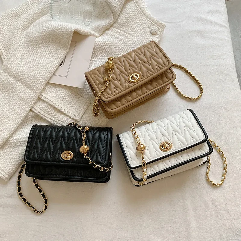 Bolso cuadrado pequeño con cadena, sencillo y moderno para el tiempo libre en otoño.